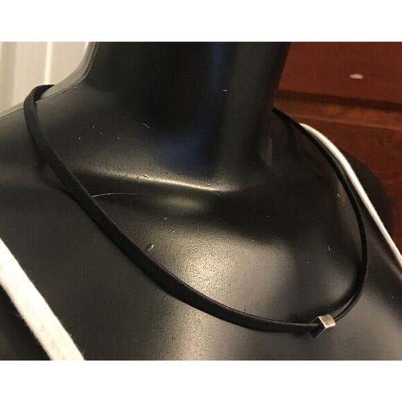 Elisabetta Studio Black Necklace with Siver-Tone Bead & Magnetic Closure 21" - Picture 4 of 9